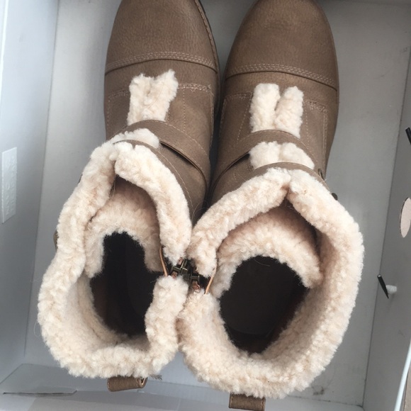 Shoes - Picture 3 of 3